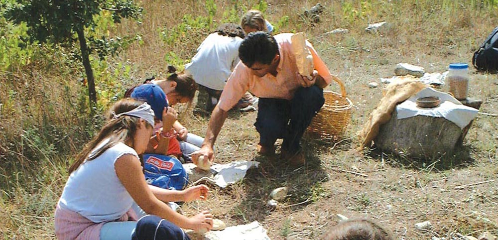 Le site archéologique de la grotte (Cauna) de Bélesta a été découvert en avril 1983, et le Château-Musée de Bélesta a ouvert au public en juillet 1992. Le week-end du 20-21 avril veut mettre un coup d’éclairage sur ces deux événements majeurs pour ce secteur perché entre les val-lées de la Têt et de l’Agly.