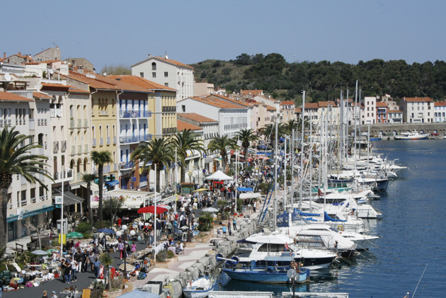 Depuis le 18 novembre et jusqu'au 15 décembre 2013, le Conseil général des Pyrénées-Orientales, maître d'ouvrage du projet de requalification du Quai Dezoums du port de Port-Vendres, invite tous les habitants et personnes concernées à participer à la concertation publique. Une première réunion publique a eu lieu le vendredi 22 novembre 2013, à 18h, au cinéma Le Vauban à Port-Vendres. Informations sur www.cg66.fr/concertation-port-de-port-vendres