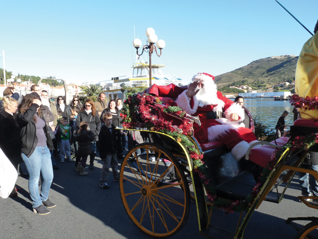 Le Père Noël est l'invité d'honneur du marché de Noël organisé par la municipalité de Port-Vendres, le samedi 21 et dimanche 22 décembre. Outre une distribution géante de bonbons, il immortalisera cet instant magique en se faisant photographier le dimanche avec les enfants, à 15h 30, sur le Parking de la Plaisance.