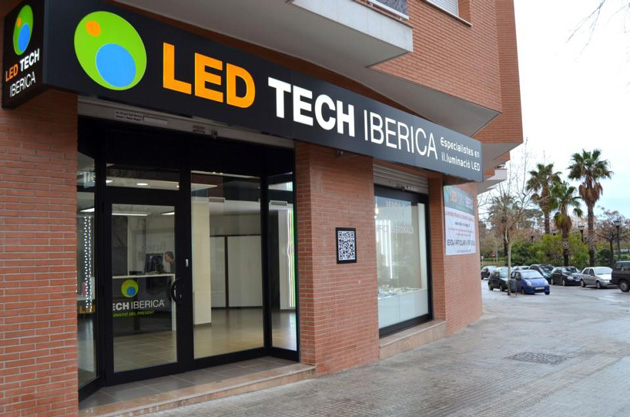 Led Tech Ibérica relocalise son usine chinoise en Catalogne. Cette société consacrée à la production de systèmes d’éclairage LED, fondée en 2010 à Golmès (province de Lleida), y relocalise son usine chinoise de Shenzhen (province de Canton), afin de gagner en qualité. Led Tech Ibérica, seul fabricant européen du principal composant des lampes et panneaux de types LED, commercialise 12.000 dispositifs par an, dont des ampoules au prix unitaire de 20 à 25 euros, plus chères que leurs concurrentes, mais dotées d’une durée de vie supérieure, évaluée à 3 ans. Outre la fabrication, l’assemblage sera donc assuré en Catalogne, par cette entreprise qui défend une croissance mesurée et affiche une présence en France, en Allemagne, en Espagne et au Royaume-Uni. La pénétration de nouveaux marchés est annoncée pour 2015.