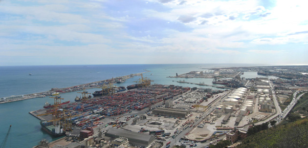 La société chinoise Hutchison engagera un 2e investissement au Port de Barcelone. La multinationale chinoise Hutchinson Port Holdings, qui a inauguré en septembre 2012 le plus grand site de traitement de marchandises de Méditerranée “Barcelona Europe South Terminal”, pour 300 millions euros et une surface de 60 hectares, confirme sa deuxième phase de développement sur le Port de Barcelone. Un investissement de 150 à 175 millions d’euros permettra d’ajouter 40 hectares à cette zone, qui doit contribuer à capter les flux asiatiques empruntant actuellement le Détroit de Gibraltar.