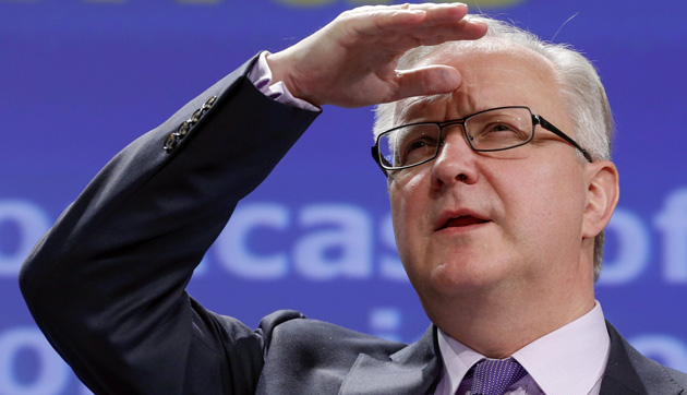 Olli Rehn et le FMI demandent une nouvelle baisse de salaires en Espagne. La réforme du droit du travail espagnole doit être accentuée, selon le responsable des Affaires économiques de l’Union européenne, Olli Rehn, qui préconise une “modération salariale” accentuant encore la compétitivité du pays. Cette volonté, partagée par le FMI, fait suite au retrait de l’Espagne, effectué par la Commission européenne, de la liste des pays dotés de déséquilibres macroéconomiques excessifs, en dépit d’un taux de chômage “alarmant”.