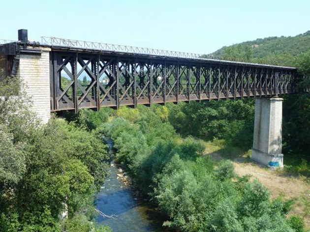 La passerelle sur la RD 115 vient d'être mise en service à hauteur du village de Reynès