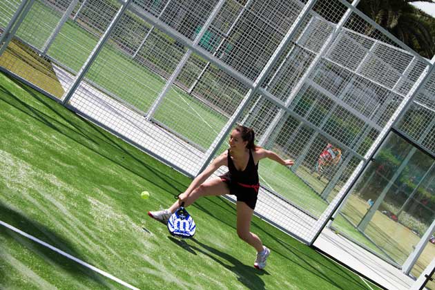 saint-cyprien-le-padel-fait-son-entree-aux-capellans