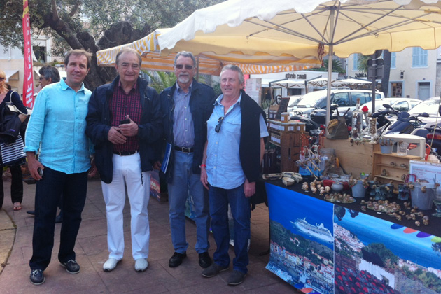 De gauche à droite : Jacques Manya (nouveau maire de Collioure), Jean-Claude Portella (Cerbère), Jean-Pierre Roméro (Port-Vendres) et Jean-Michel Solé (nouveau maire de Banyuls-sur-Mer). Les quatre élus de la Côte Vermeille, réunis au sein de l'association des Ports de caractère, se sont retrouvés, le week end du 24 mai dernier, sur le port de Saint-Tropez dans le cadre des Voiles Latines, pour présenter les produits de leur terroir, avec le soutien de la CCI de Perpignan et du Conseil général des P-O.