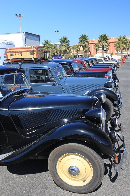 Pour la 4ème édition des Citronnades, les rues de la jolie station de Sainte-Marie-la Mer ont été, encore une fois, envahies de véhicules anciens Citroën à la grande joie des commerçants, qui retrouvaient leur clientèle estivale, des amateurs, touristes et promeneurs.