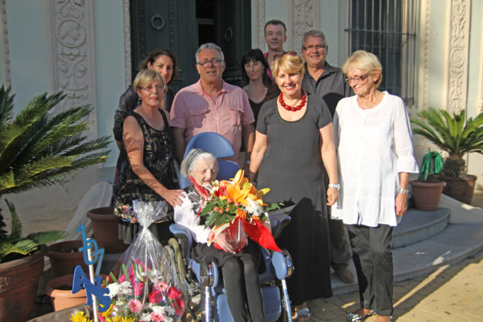 le-soler-therese-thome-fete-ses-107-ans-en-famille-a-la-residence-sainte-eugenie