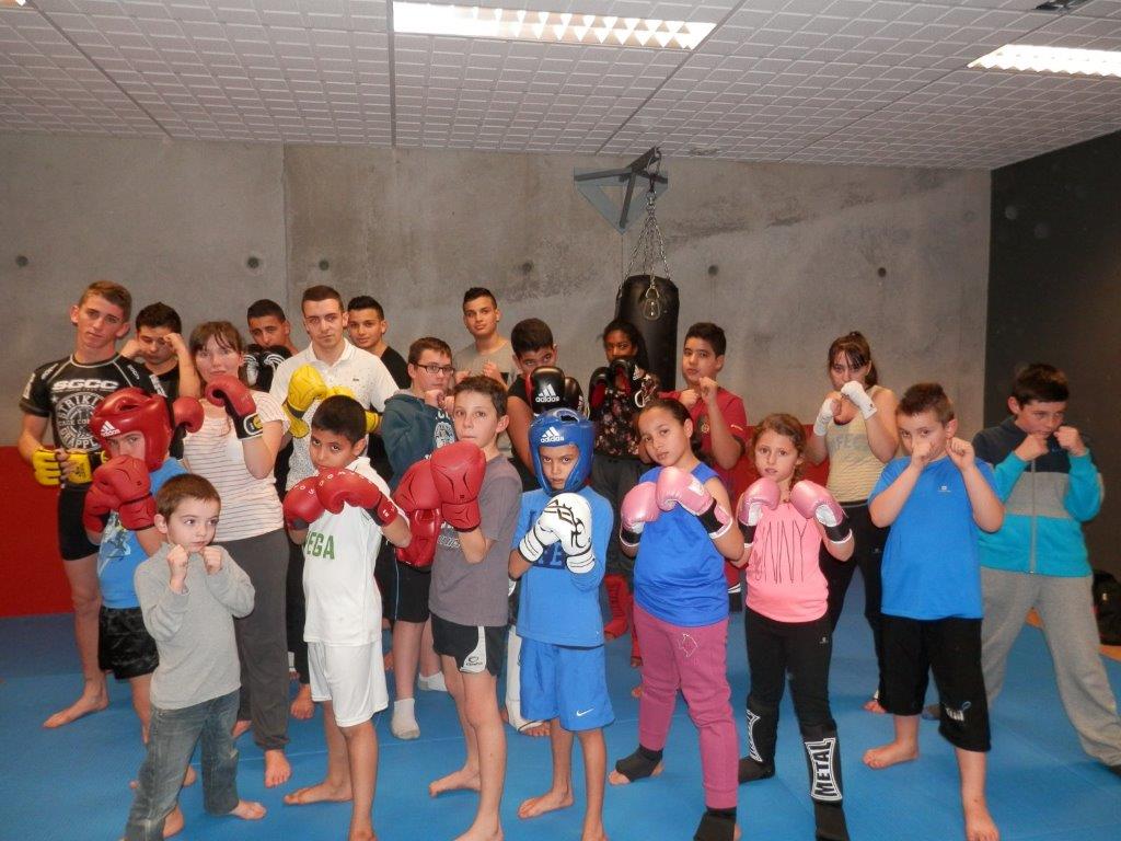 pia-entrainement-de-masse-boxe-pieds-poings-et-pancrade-educatif