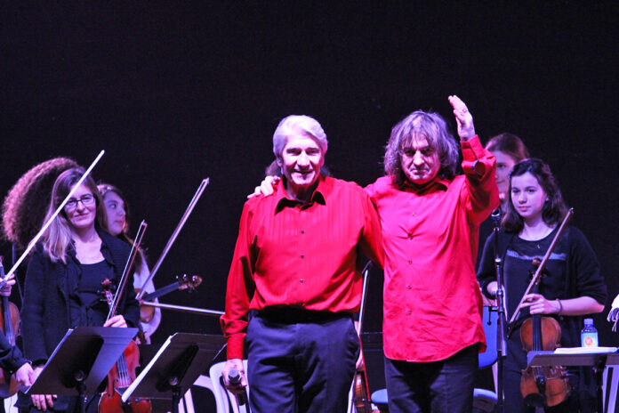 le-concert-hommage-a-jean-ferrat-avec-andre-bascou-et-lorchestre-du-conservatoire-fait-salle-comble