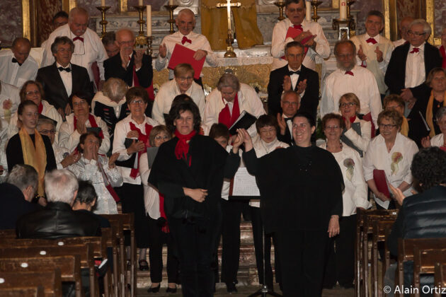 Chantal Joubert et Hélène Rivrain (chefs de chœurs) et  les chorales réunies