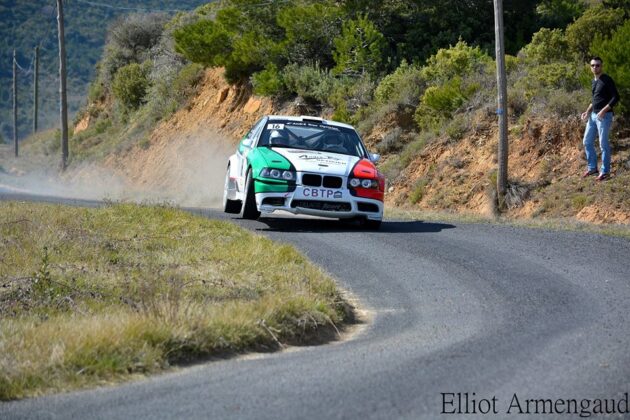 Jean Alexandre Riso et Cyril Machi sur BMW 318 compact dans leurs ouvres.  Crédit : Eliot Armengo