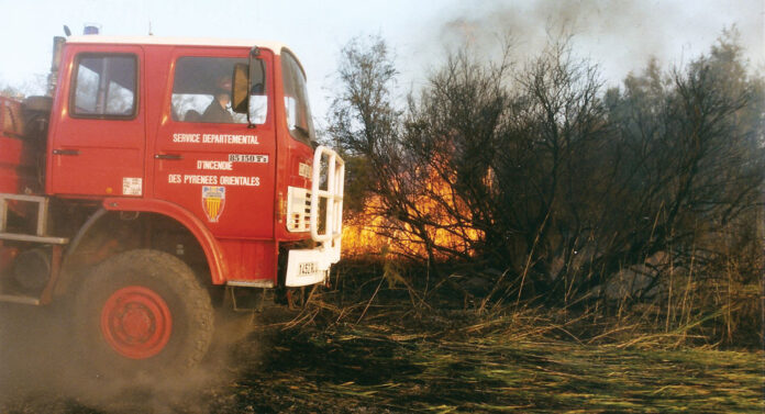 pyrenees-orientales-il-y-a-le-feu-chez-les-pompiers