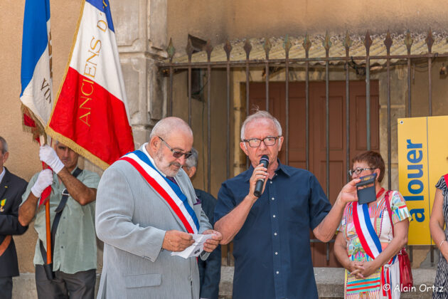 Monsieur André Oliveres, a reçu la médaille de la ville en tant que représentant de l'EBC Vinça rugby, champion du roussillon