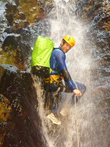 Le canyoning en eaux chaudes, une aventure unique en France