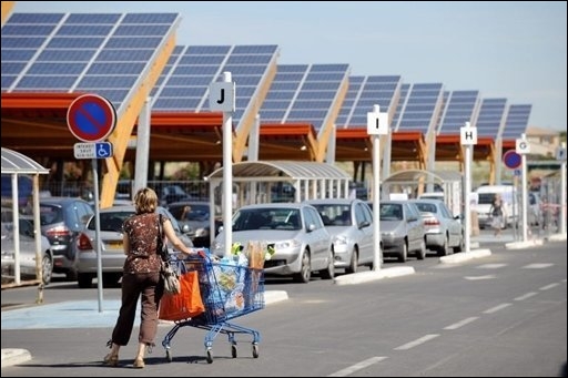 Parking du centre commercial Leclerc de Saint-Aunes dans le Languedoc