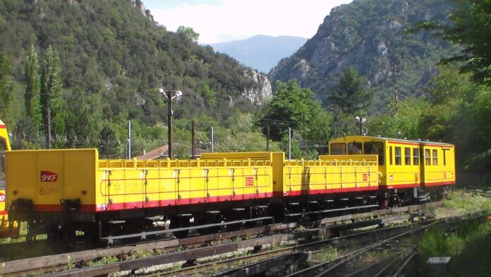 train-jaune