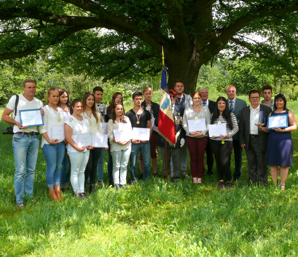 14 lycéens du Lycée «Le Mas Blanc» de Bourg-Madame obtiennent le prix départemental de l’éducation citoyenne de l’Association nationale des membres de l’ordre national du Mérite.