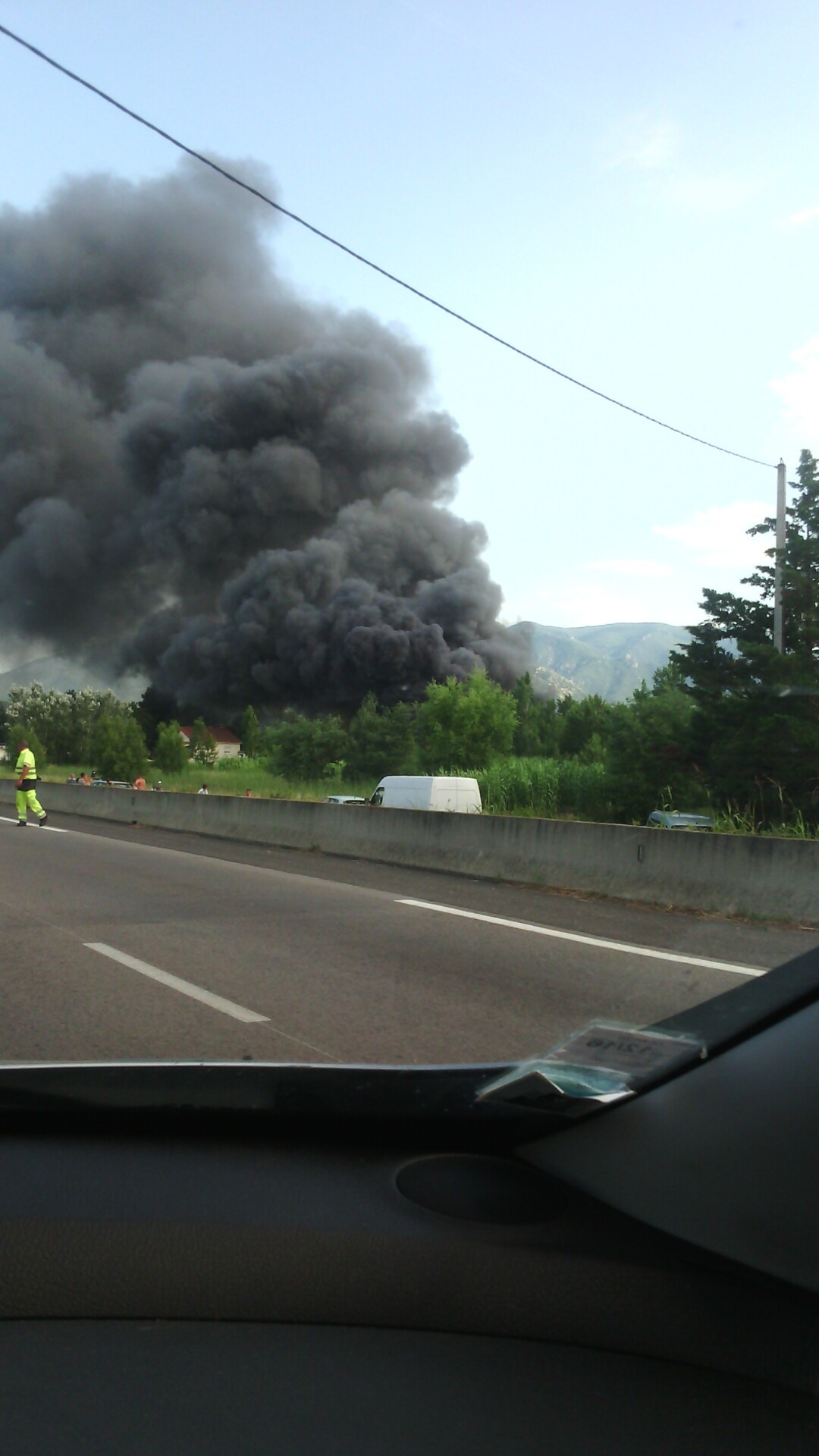 Incendie en cours sur la D914 à hauteur de Taxo d’Amont