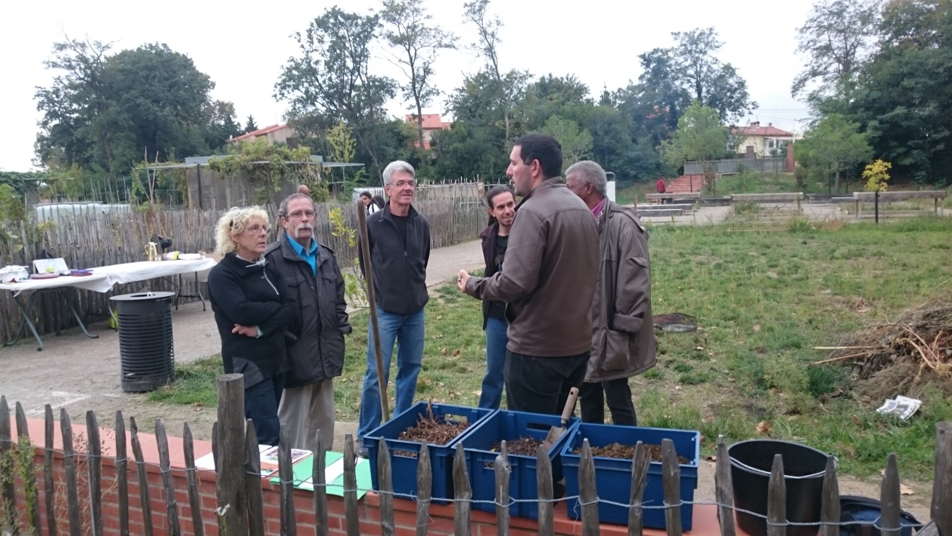 Compostage collectif aux jardins familiaux de Maillol avec l’association Addic Terra