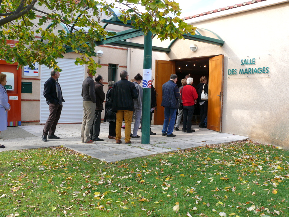 Regard sur un des bureaux de vote du 1er tour de la primaire de droite et du centre dans les Albères