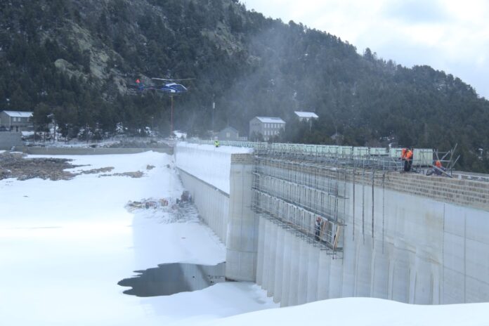 un-important-chantier-au-barrage-des-bouillouses