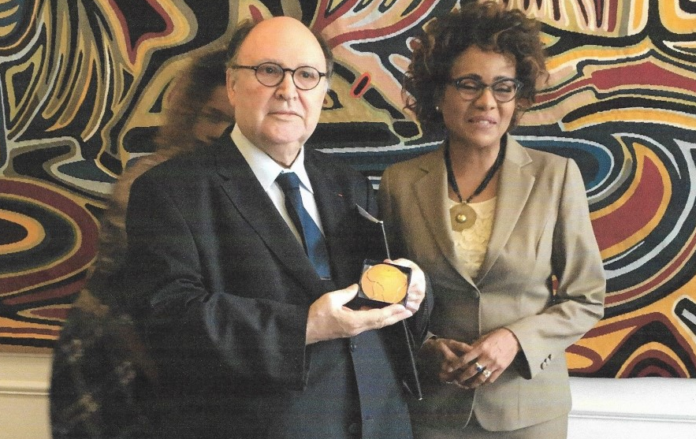 albert-lourde-recoit-la-medaille-senghor-plus-haute-distinction-de-la-francophonie