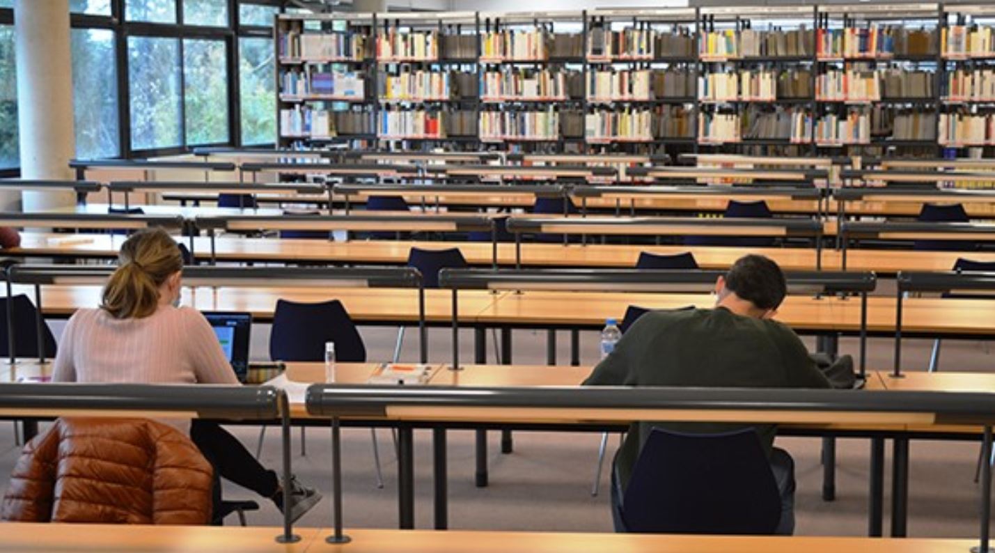 Covid-19 : la bibliothèque universitaire, le refuge pour les étudiants