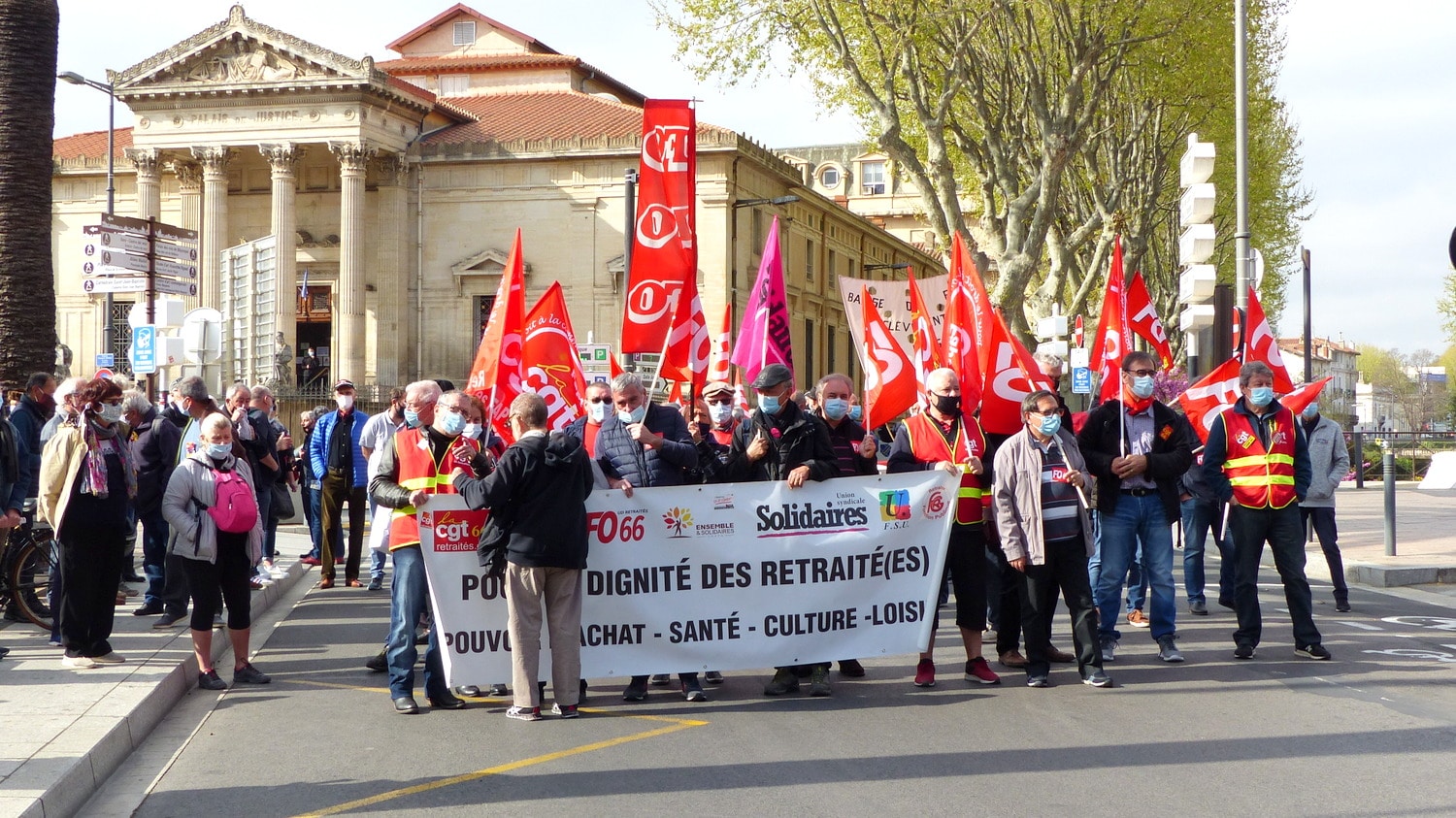 Manifestation des retraités place Arago à Perpignan