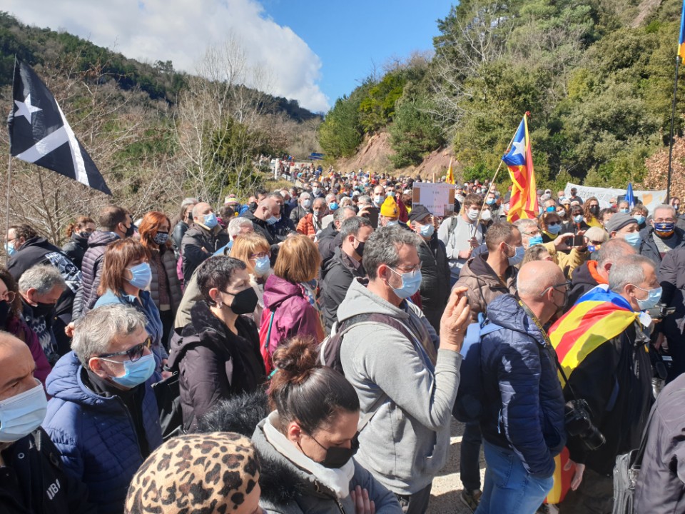 400 personnes sur le pont du riu Major pour manifester contre la fermeture de la frontière