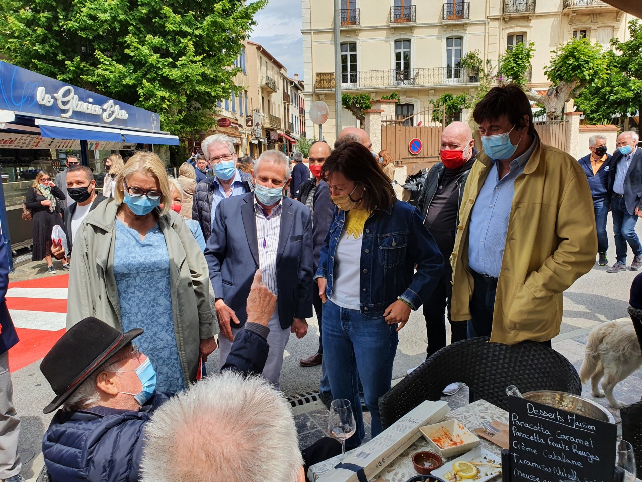 La Présidente Carole Delga en campagne à Banyuls-sur-Mer avec Jean-michel Solé et Guy Llobet