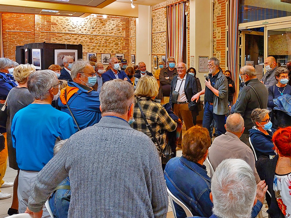 Un public venu nombreux à l’occasion du vernissage de l’exposition photos qui célébrait les 10 ans de l’association Le Soler Photo