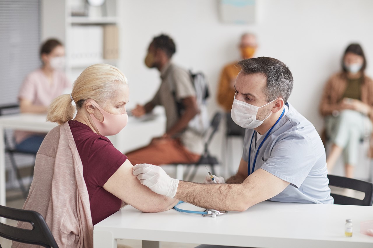 Opérations de vaccination pour les plus de 65 ans dans les P-O