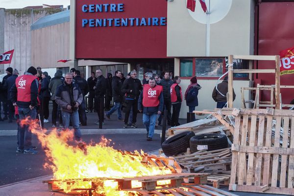 #FLASHINFO : Prison : Les agents bloquent les accès pour plus de transferts de prisonnier – Saint-Laurent-de-la-Salanque : Deux suspects en détention provisoire