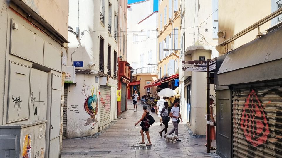 Rue de la Cloche d’or : la ville de Perpignan s’opposerait à une restauration trop loin de notre culture culinaire, et peut-être « douteuse »…