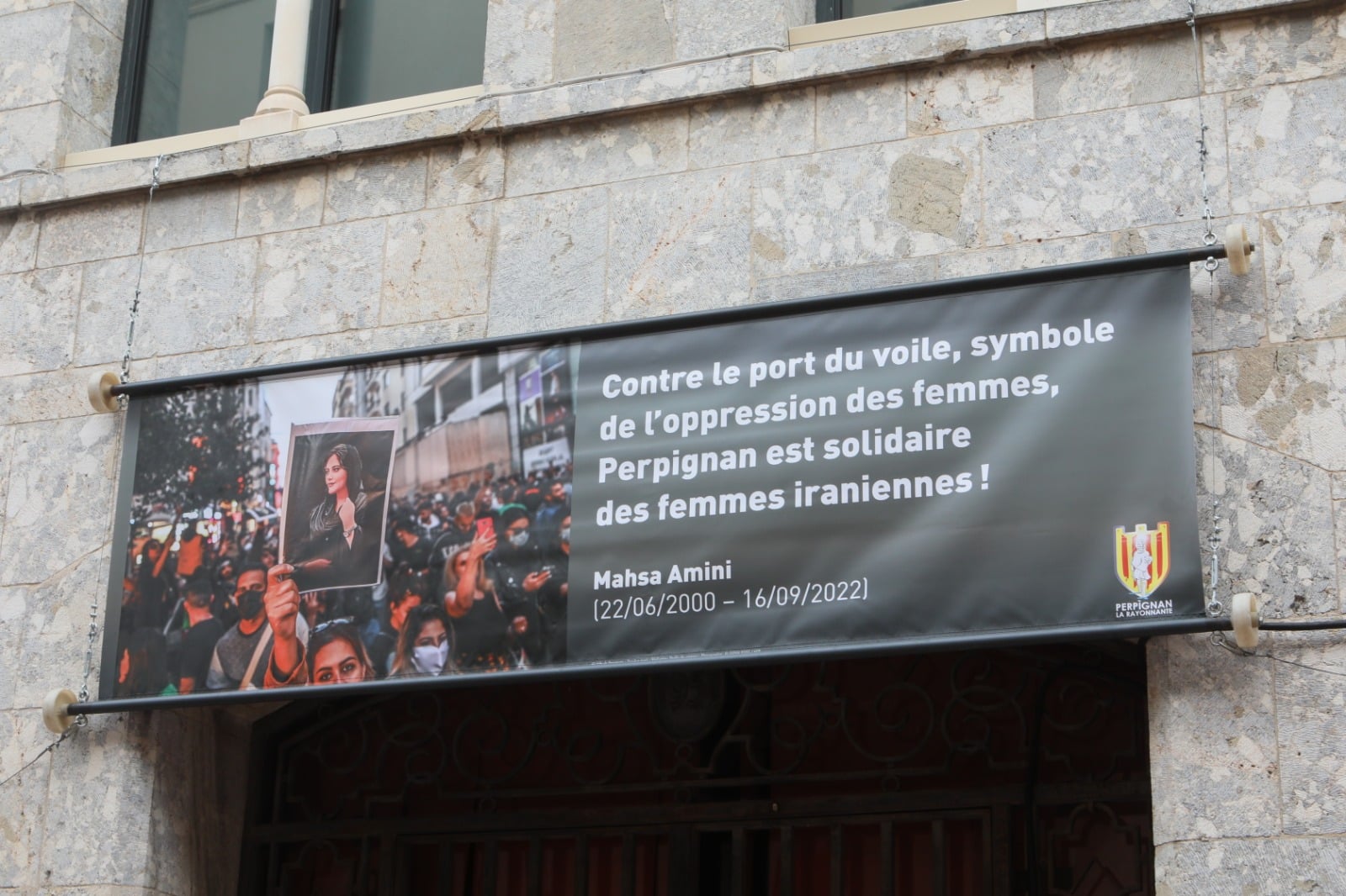 Contre le port du voile, symbole de l’oppression des femmes, Louis Aliot et Perpignan est solidaire des femmes iraniennes !