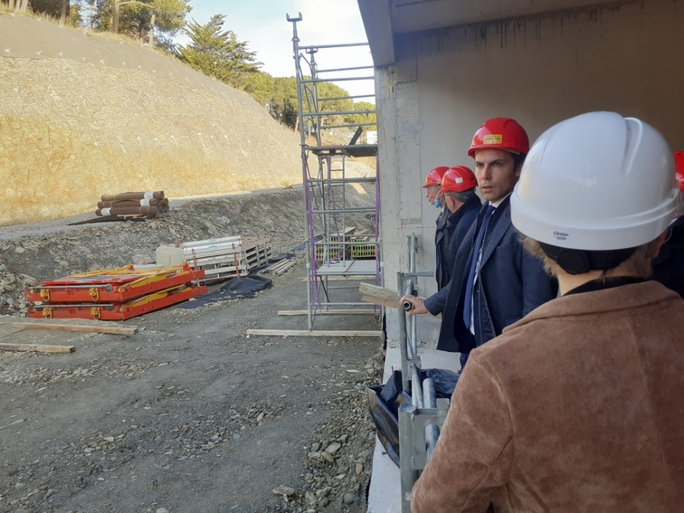 visite du chantier du Pôle médico-social à Banyuls sur Mer par le préfet