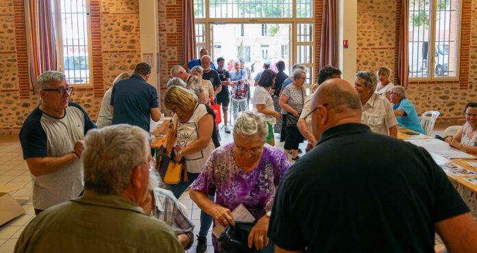 Le Soler : les élus distribuent des kits « économie d’eau » à la population