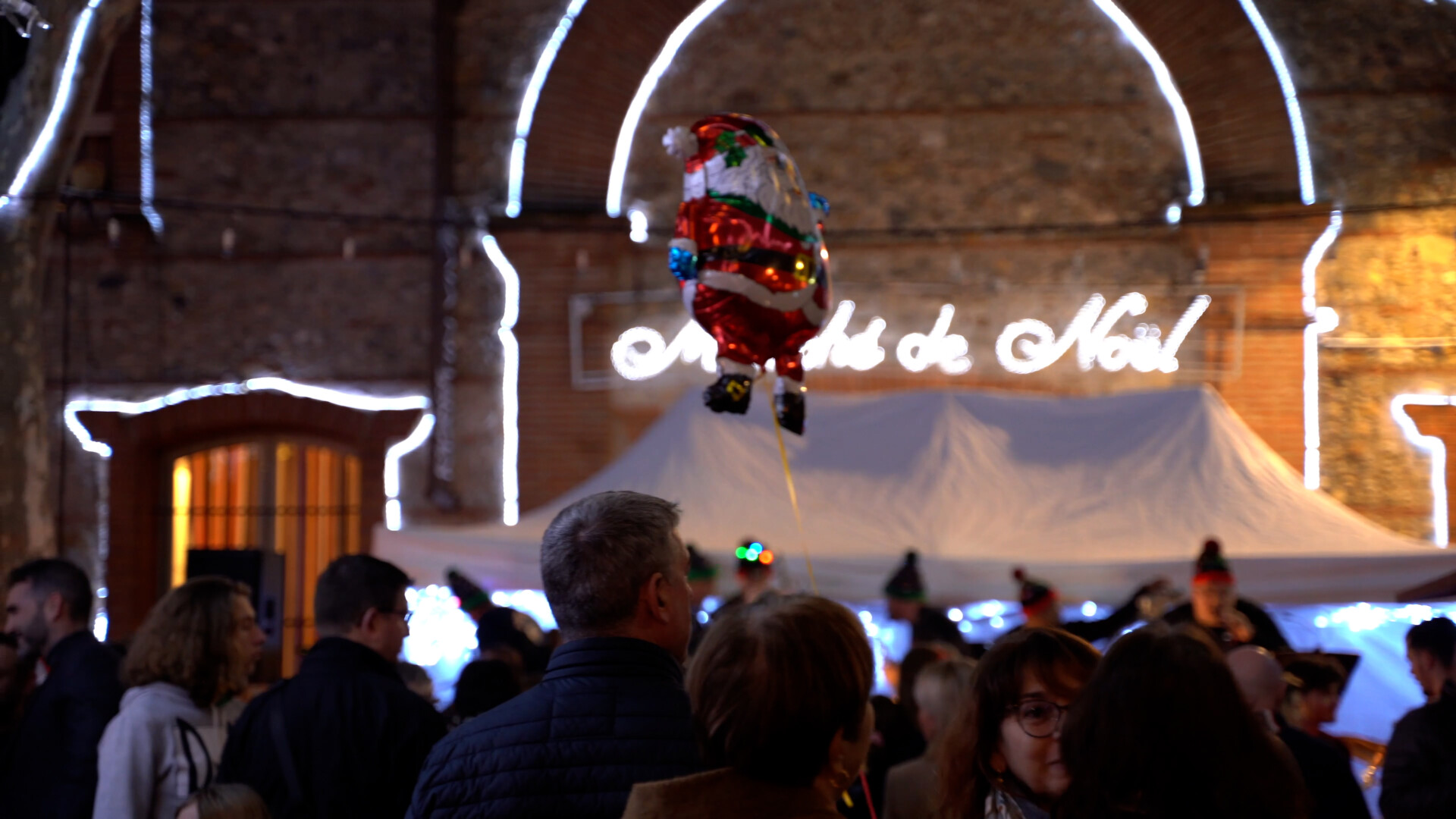 Programmation du premier week-end : Le Soler fête Noël Le Soler fête Noël du 8 au 28 décembre 2023 en coeur de ville. Retrouvez tout le programme détaillé du premier week-end du marché de Noël de la ville du Soler.