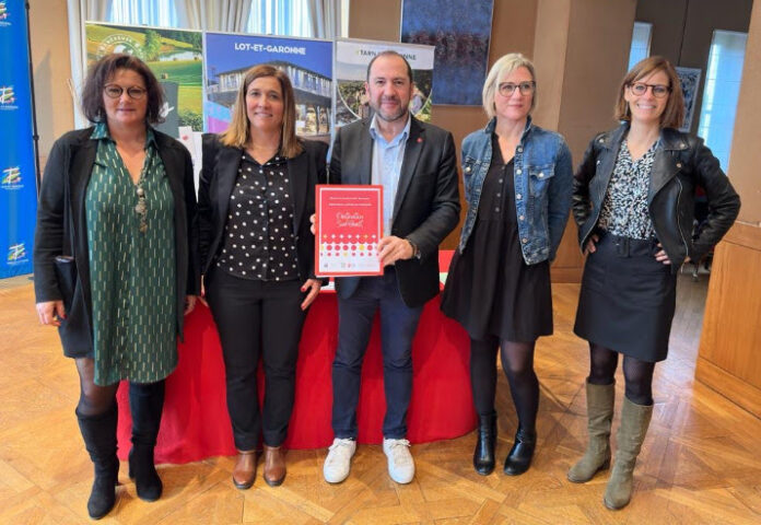 Signature du contrat de territoire « Destination Sud-Ouest », le 13 décembre 2024 à Montauban, en présence de Vincent Garel, Président du Comité Régional du Tourisme et des Loisirs d’Occitanie (CRTL), Aurélie Loubes, Directrice du CRT de Nouvelle-Aquitaine, Elodie Lanave, Présidente du CDT du Gers, Anne Ius, Présidente de l’ADT du Tarn-et-Garonne et Valérie Tonin, Présidente de l’ADRT du Lot-et-Garonne.