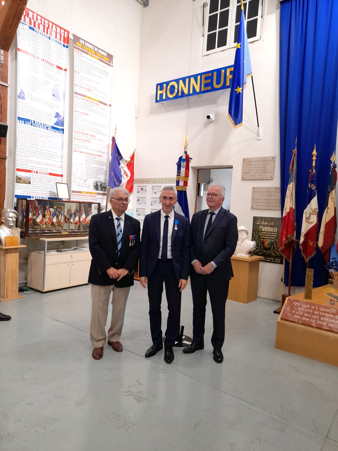 Remise des insignes de chevalier de l’Ordre National du Mérite à M. Jérôme Benezech à Perpignan.