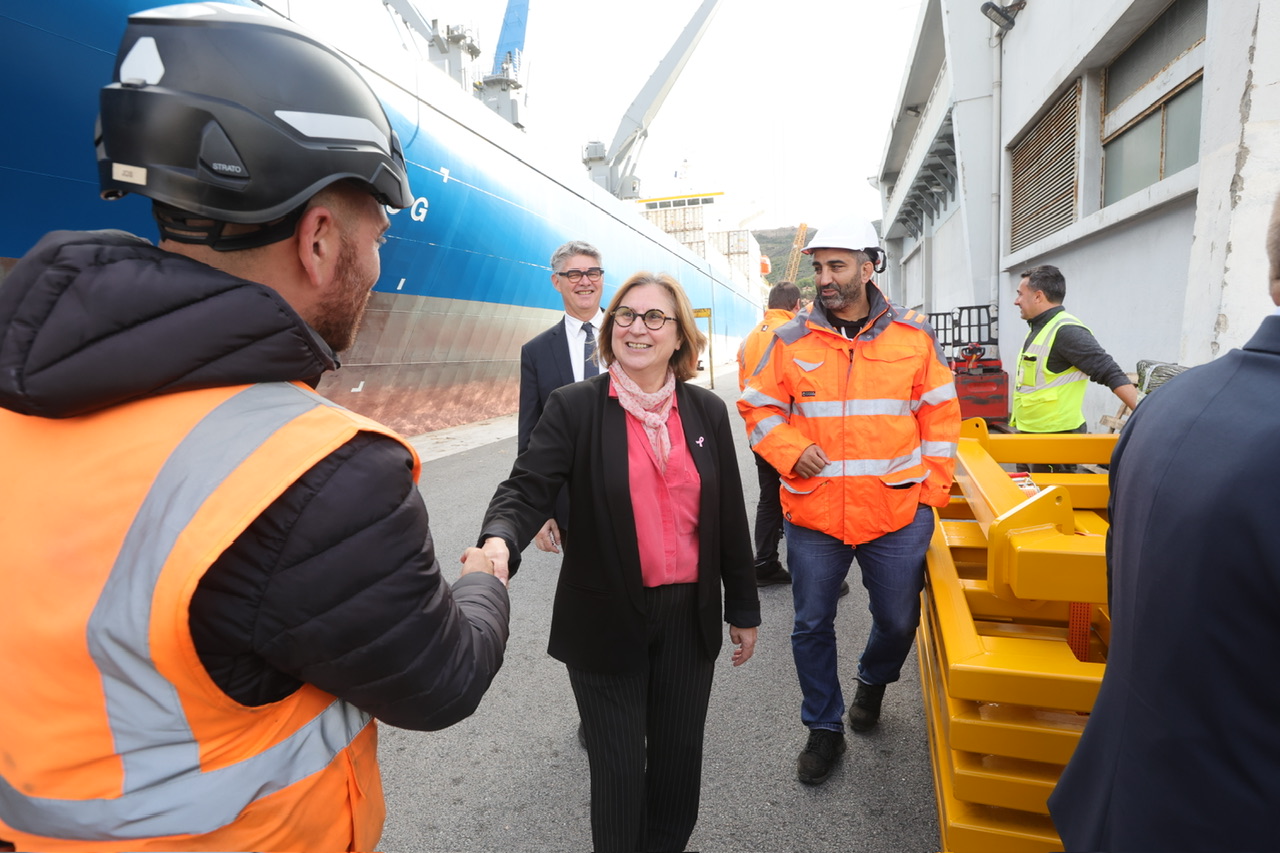 PORT-VENDRES : Le Département et La Compagnie Fruitière accueillent un nouveau navire au Port de commerce