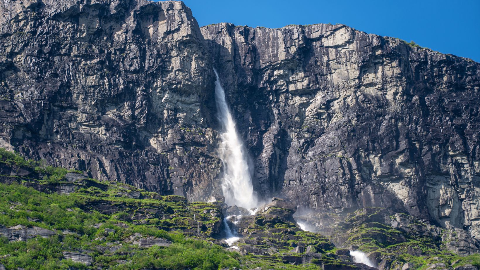 Cette cascade change de visage à chaque saison, un spectacle unique en Europe