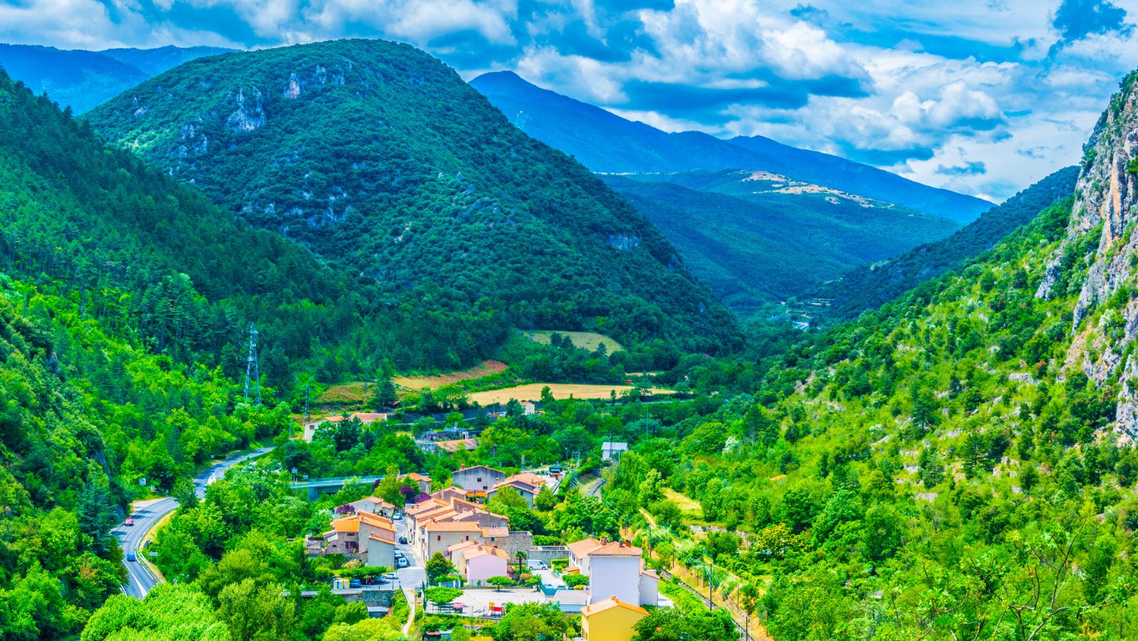 Ce village fortifié des Pyrénées cache un trésor souterrain que l'UNESCO protège jalousement