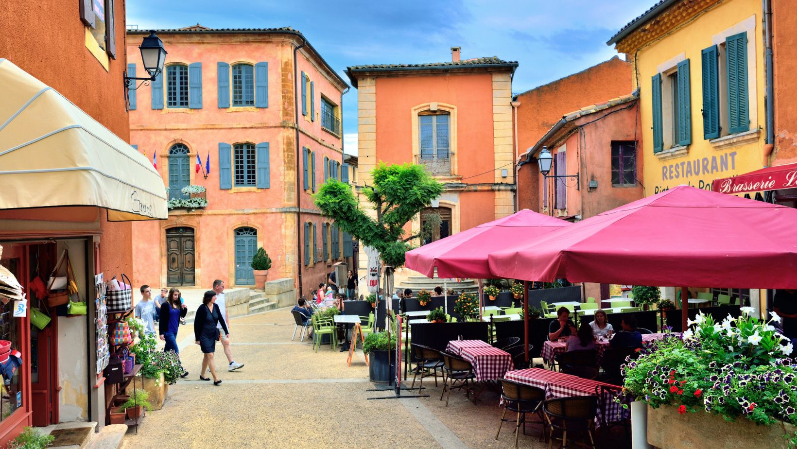 Le village aux murs de feu - un phénomène géologique devenu attraction mondiale